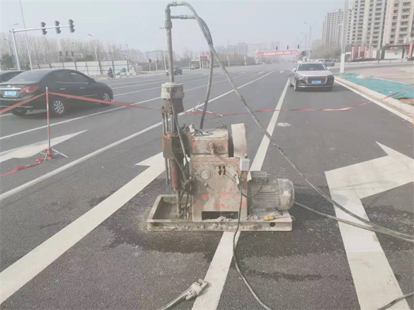 乐都公路路面下沉沉降开裂注浆加固施工